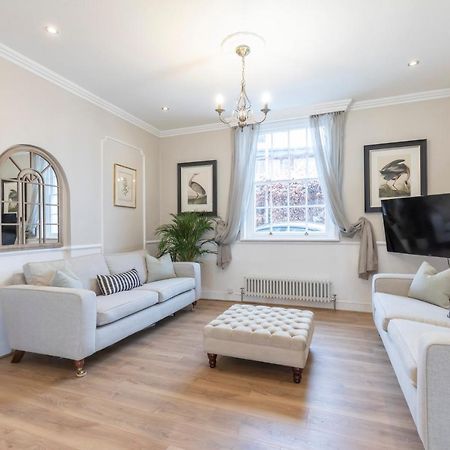 Beautiful 4 Bedroom Home Cheltenham Luaran gambar