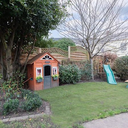 Beautiful 4 Bedroom Home Cheltenham Luaran gambar
