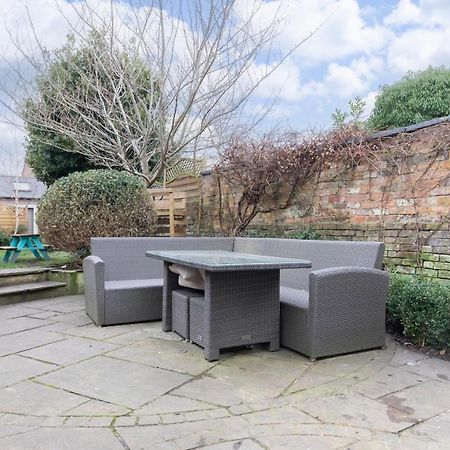 Beautiful 4 Bedroom Home Cheltenham Luaran gambar
