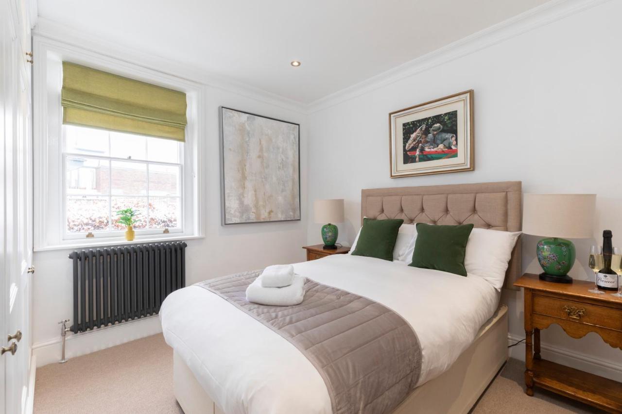 Beautiful 4 Bedroom Home Cheltenham Luaran gambar