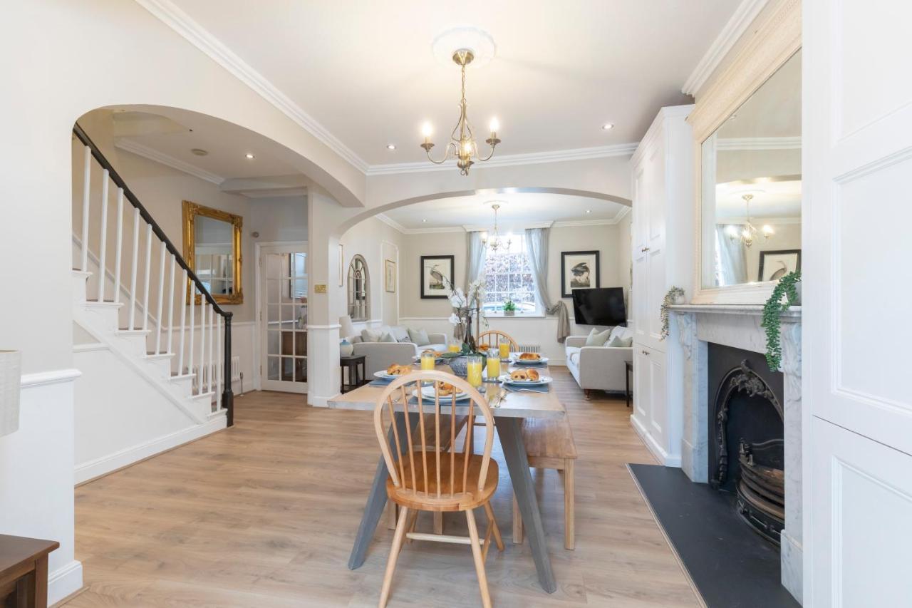 Beautiful 4 Bedroom Home Cheltenham Luaran gambar