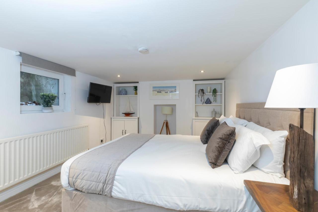 Beautiful 4 Bedroom Home Cheltenham Luaran gambar