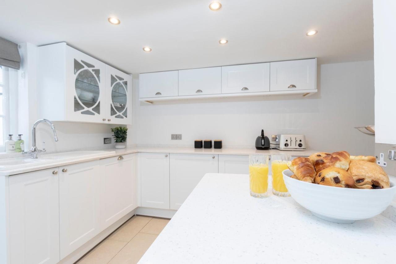 Beautiful 4 Bedroom Home Cheltenham Luaran gambar