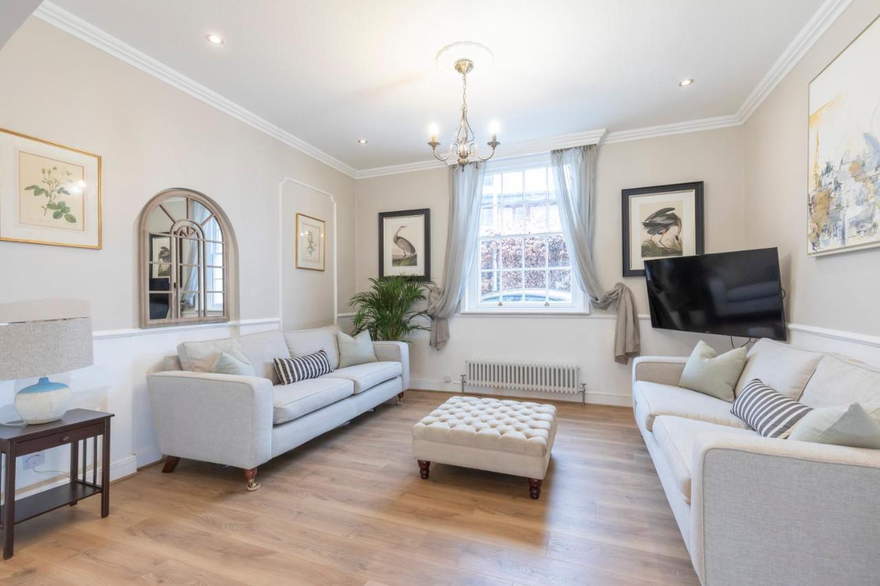 Beautiful 4 Bedroom Home Cheltenham Luaran gambar