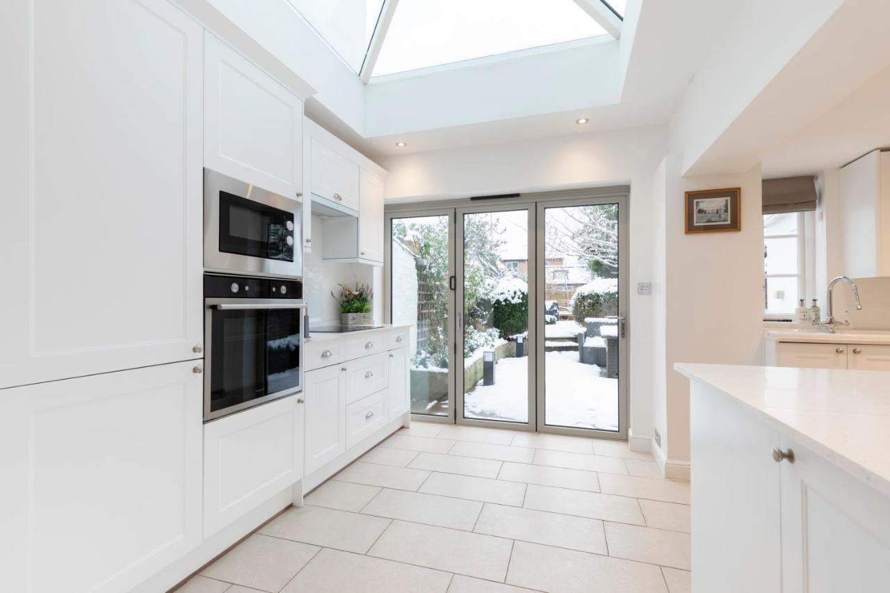 Beautiful 4 Bedroom Home Cheltenham Luaran gambar