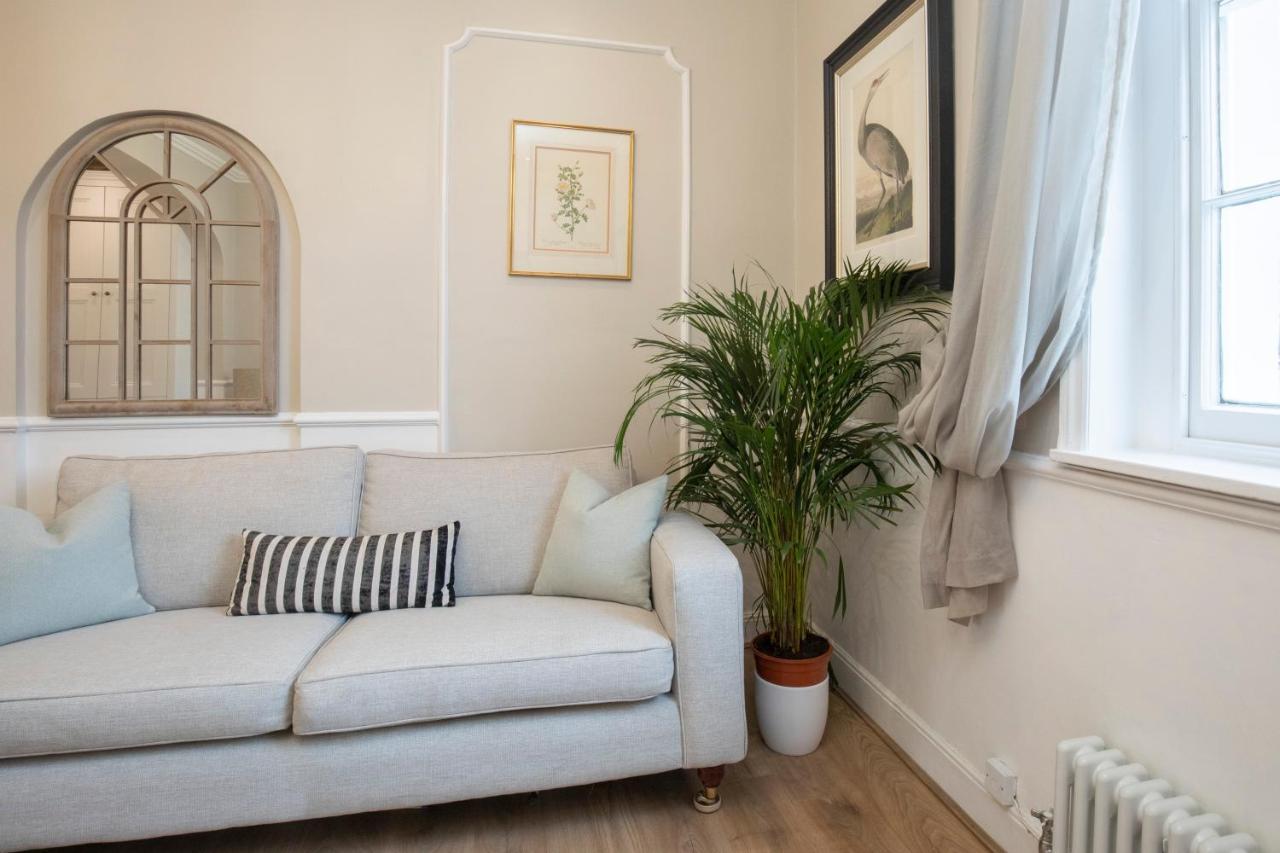 Beautiful 4 Bedroom Home Cheltenham Luaran gambar