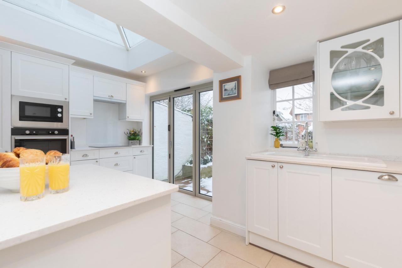 Beautiful 4 Bedroom Home Cheltenham Luaran gambar