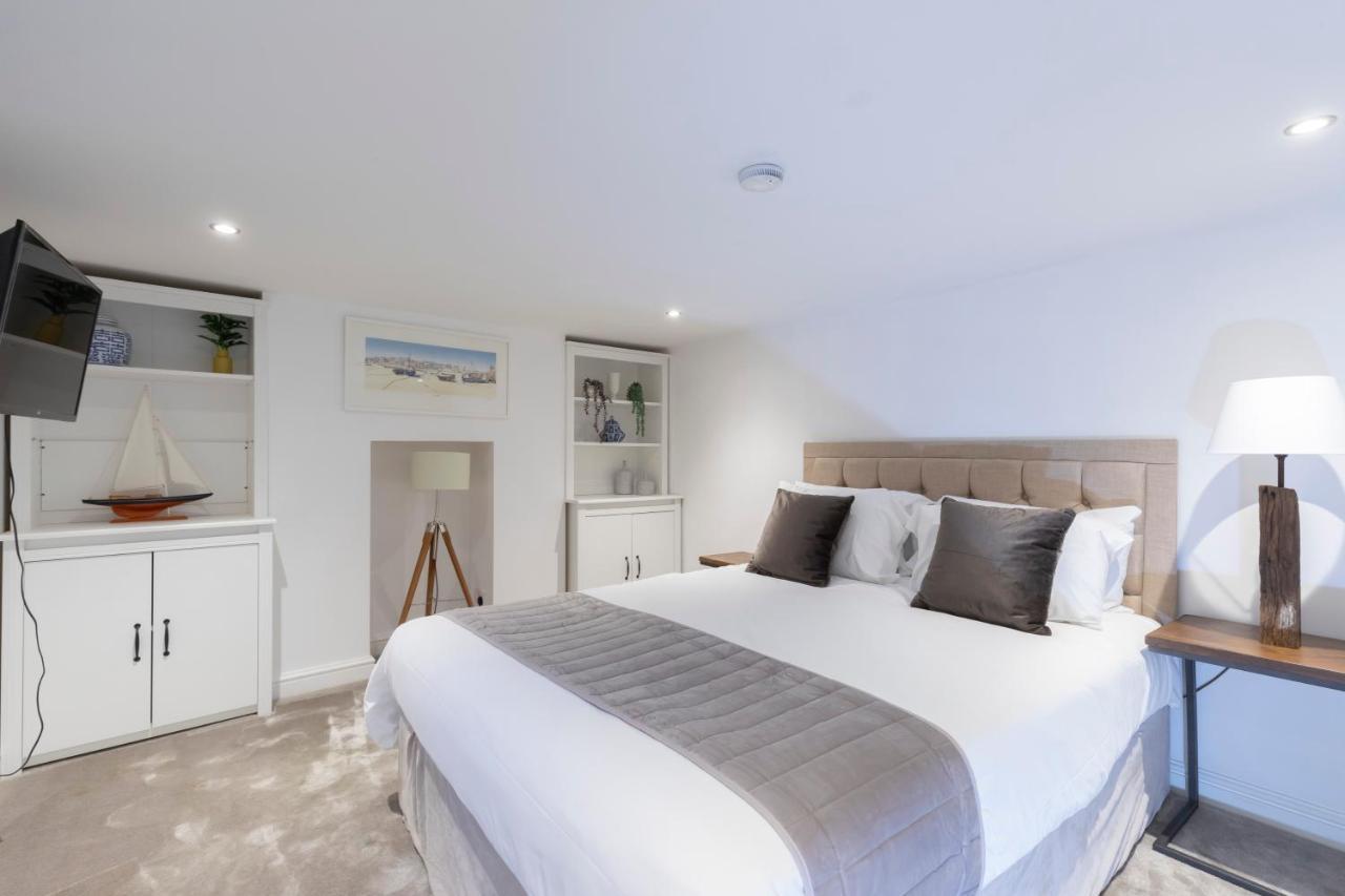Beautiful 4 Bedroom Home Cheltenham Luaran gambar