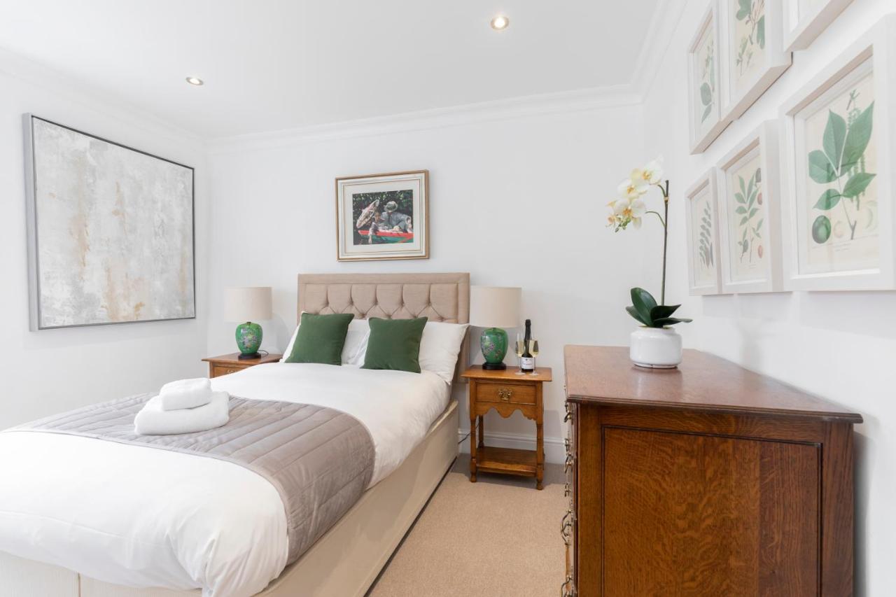 Beautiful 4 Bedroom Home Cheltenham Luaran gambar