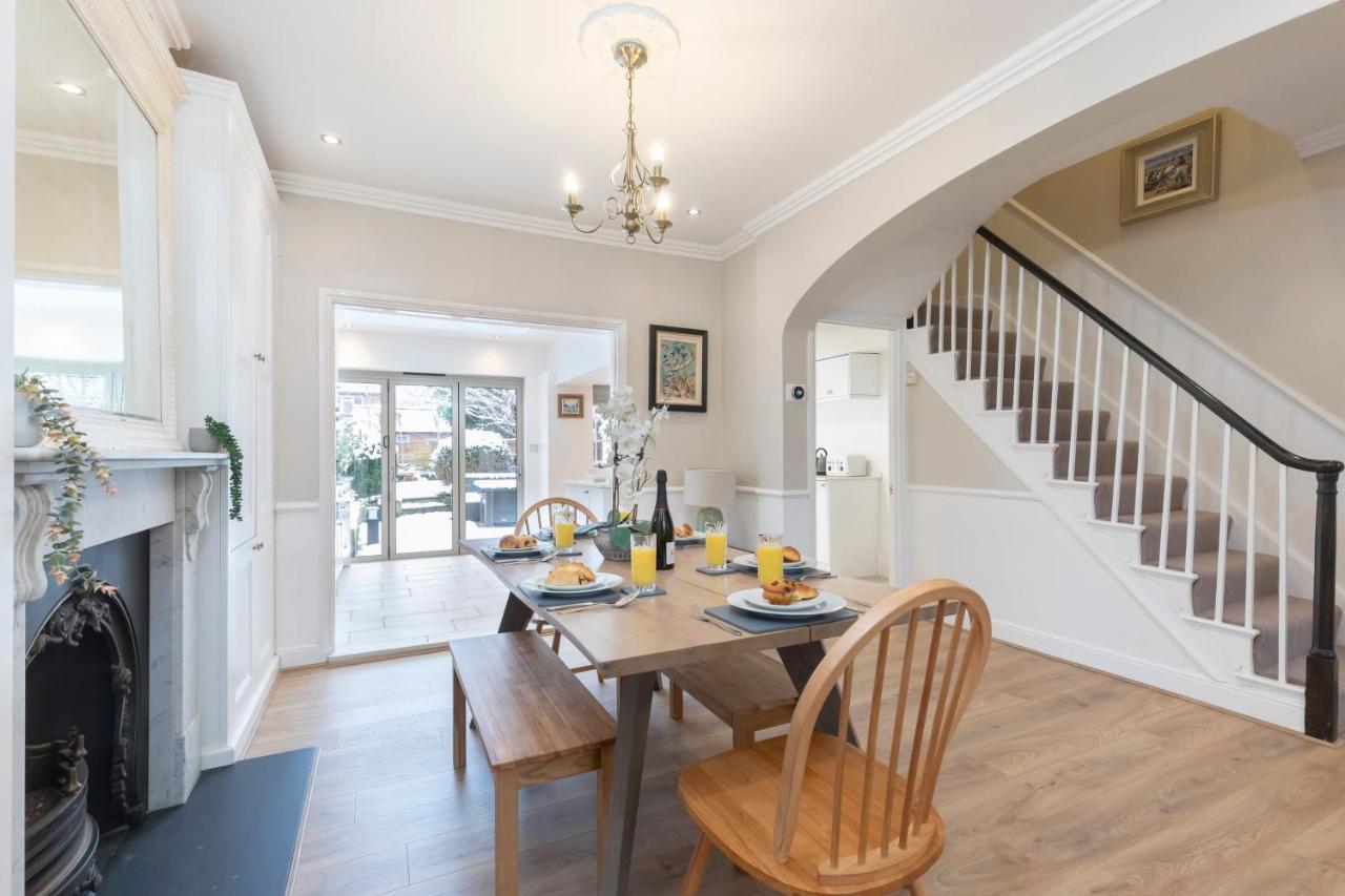 Beautiful 4 Bedroom Home Cheltenham Luaran gambar