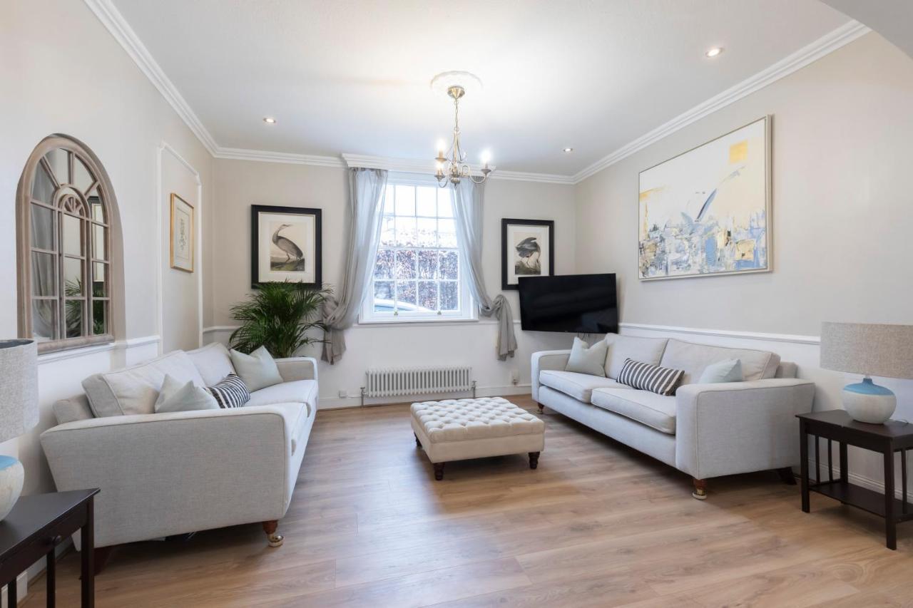 Beautiful 4 Bedroom Home Cheltenham Luaran gambar