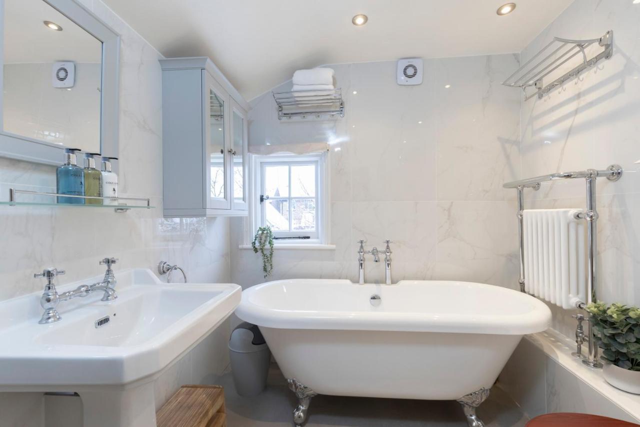 Beautiful 4 Bedroom Home Cheltenham Luaran gambar