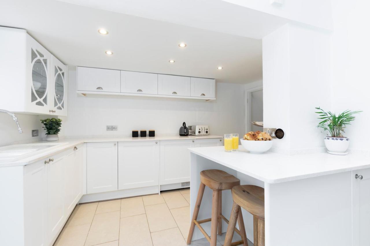 Beautiful 4 Bedroom Home Cheltenham Luaran gambar