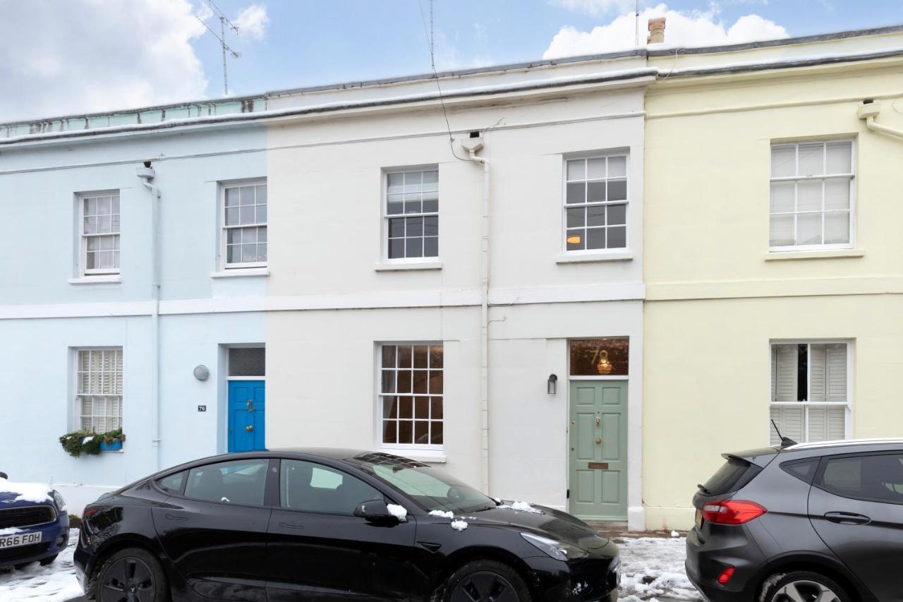Beautiful 4 Bedroom Home Cheltenham Luaran gambar