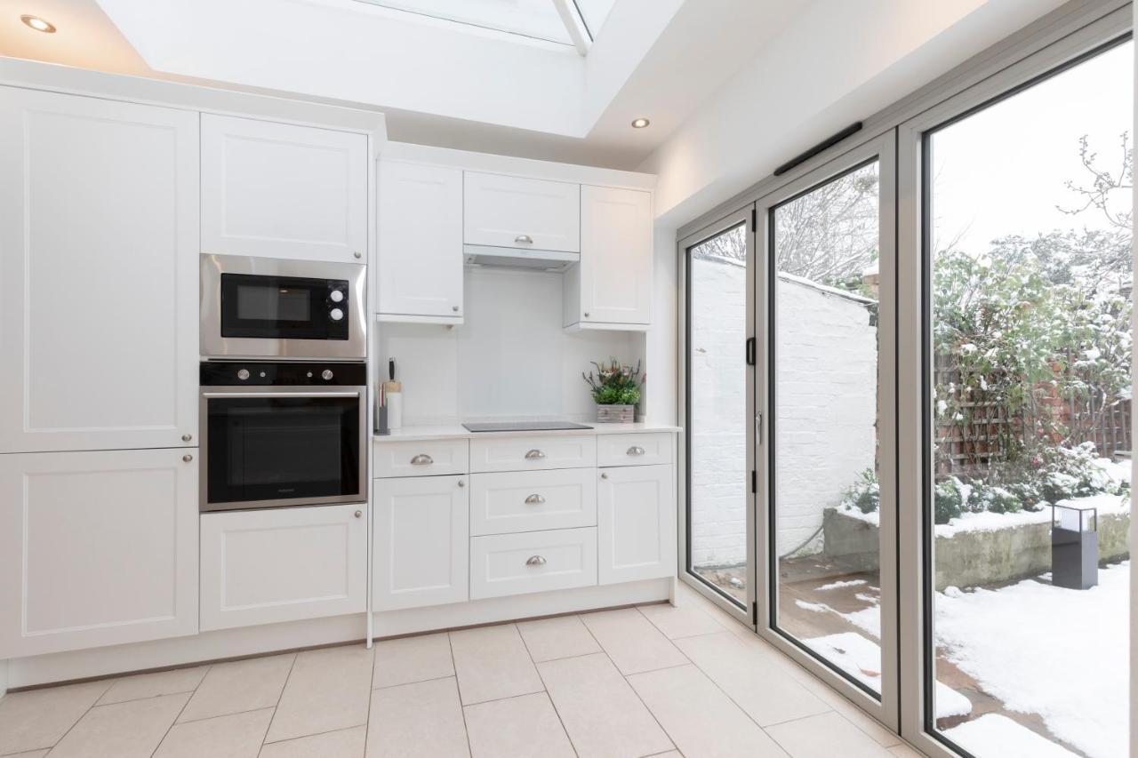 Beautiful 4 Bedroom Home Cheltenham Luaran gambar