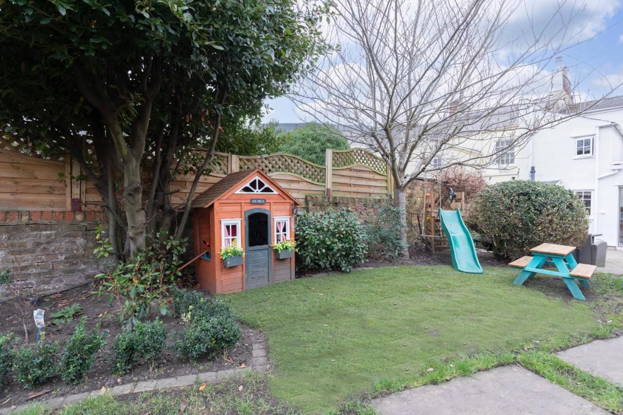 Beautiful 4 Bedroom Home Cheltenham Luaran gambar