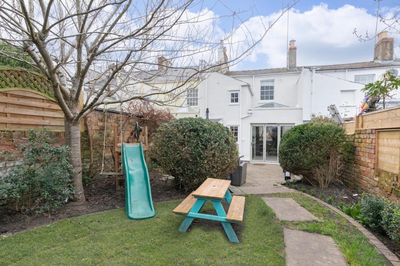 Beautiful 4 Bedroom Home Cheltenham Luaran gambar