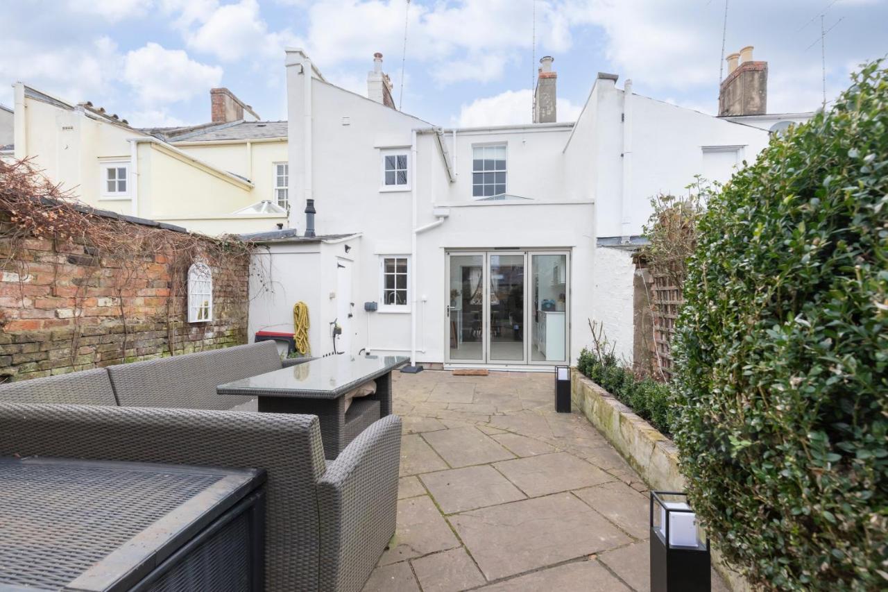 Beautiful 4 Bedroom Home Cheltenham Luaran gambar