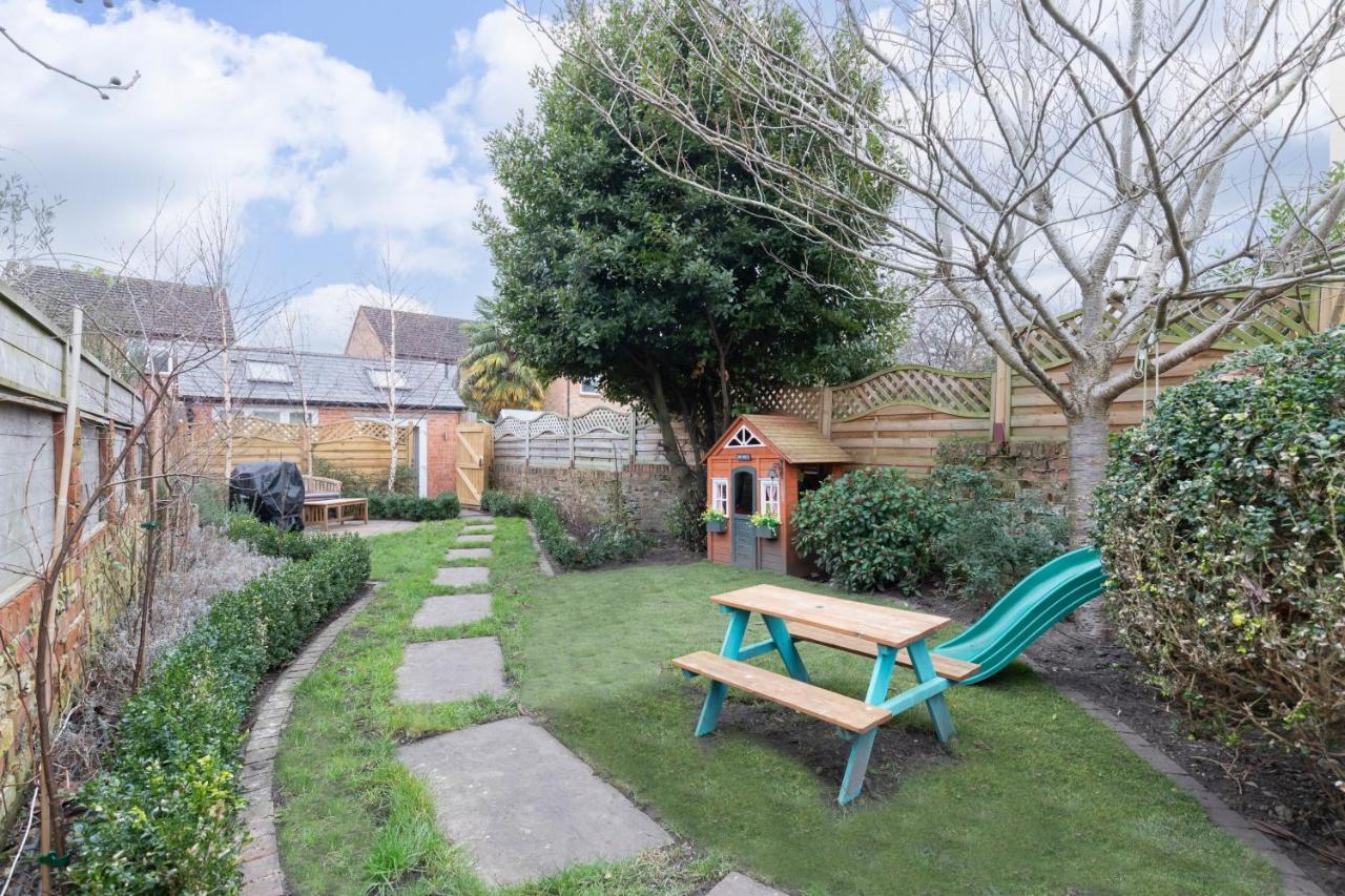 Beautiful 4 Bedroom Home Cheltenham Luaran gambar